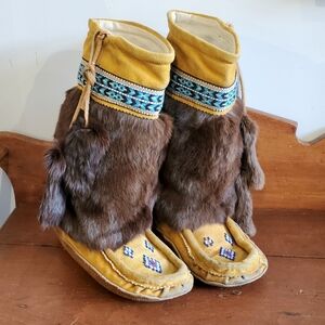 Vintage Mukluks Beaded With Fur & Suede
